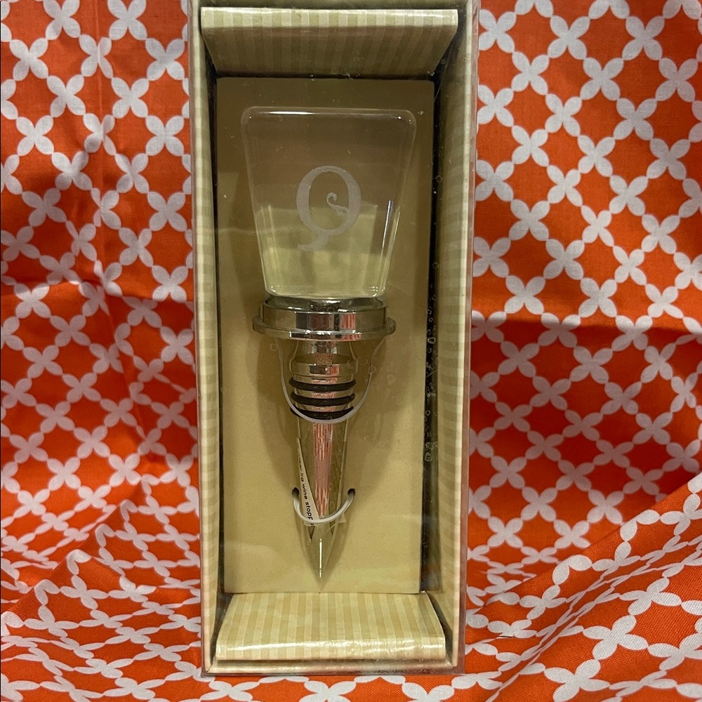 Elegant Clear Wine Stopper “Q” Monogram NEW!
